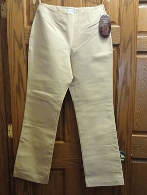 Newport News - Beige Leather Size 10